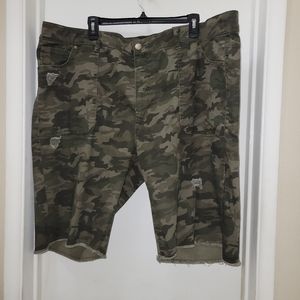 Avenue denim boyfriend shorts